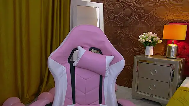 Snapshot of IrisMonn chatting on January 2025 06:27:02 AM IrisMonn online show from January 2025 06:27:02 AM