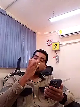 Snapshot of EnriquePersian197 chatting on February 2025 06:24:02 PM EnriquePersian197 online show from February 2025 06:24:02 PM