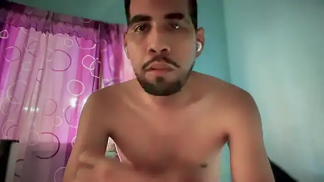 Snapshot of EnriquePersian197 chatting on February 2025 04:48:02 PM EnriquePersian197 online show from February 2025 04:48:02 PM