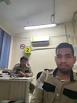 Snapshot of EnriquePersian197 chatting on March 2025 11:20:01 AM EnriquePersian197 online show from March 2025 11:20:01 AM