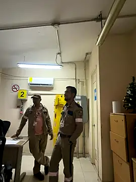 Snapshot of EnriquePersian197 chatting on December 2025 12:18:01 AM EnriquePersian197 online show from December 2025 12:18:01 AM