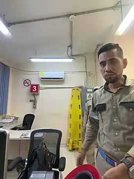 Snapshot of EnriquePersian197 chatting on February 2026 12:11:01 PM EnriquePersian197 online show from February 2026 12:11:01 PM