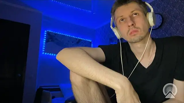 Snapshot of Aki-Laky chatting on December 2025 07:29:02 PM Aki-Laky online show from December 2025 07:29:02 PM