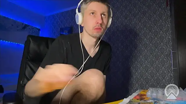 Aki-Laky online show from March 2026 07:09:01 PM