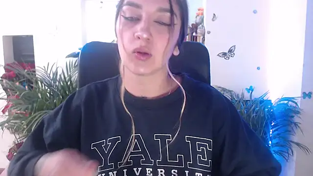 Lia-mitch online show from April 2026 06:47:01 PM