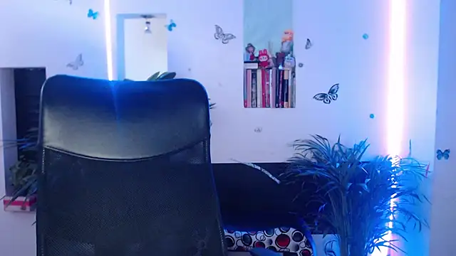 Lia-mitch online show from May 2026 07:33:01 PM