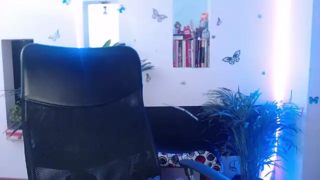 Lia-mitch online show from May 2026 07:09:01 PM