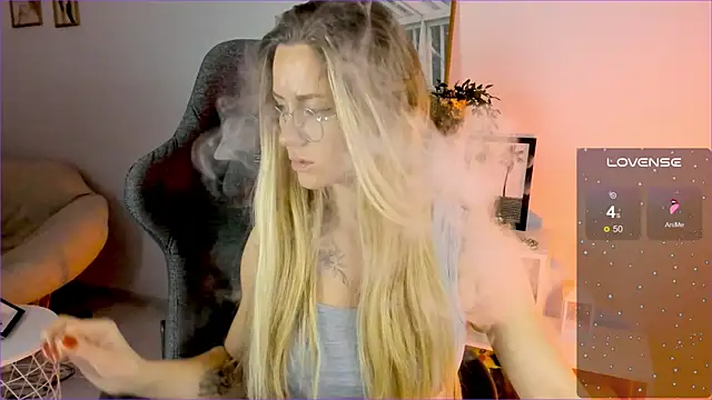 Snapshot of LadyIzabel chatting on December 2024 05:15:01 AM LadyIzabel online show from December 2024 05:15:01 AM