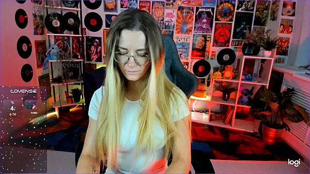 Snapshot of LadyIzabel chatting on December 2024 08:34:01 AM LadyIzabel online show from December 2024 08:34:01 AM