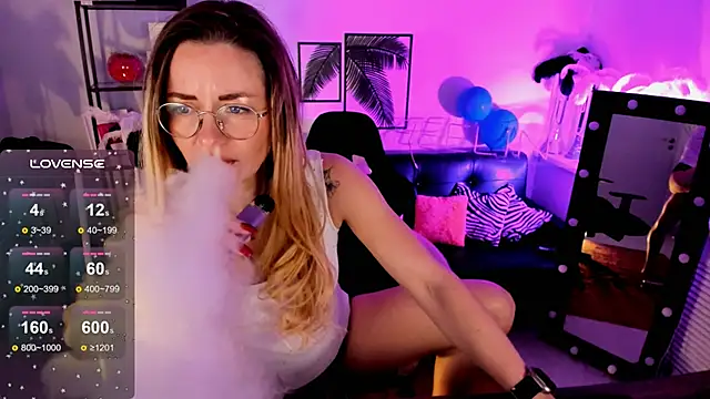 Snapshot of LadyIzabel chatting on December 2024 08:45:02 AM LadyIzabel online show from December 2024 08:45:02 AM