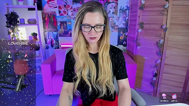 Snapshot of LadyIzabel chatting on December 2024 08:38:02 AM LadyIzabel online show from December 2024 08:38:02 AM