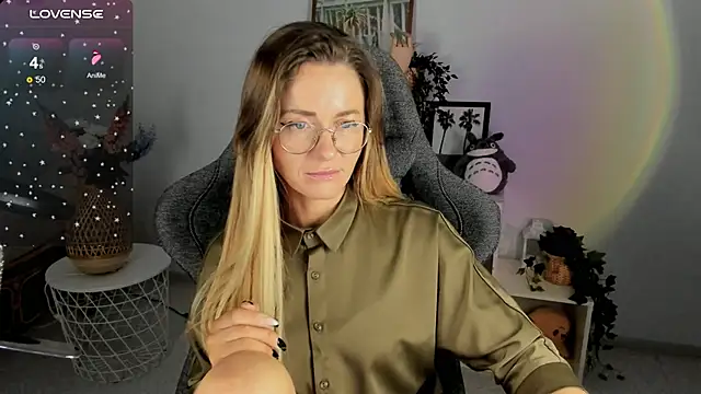 Snapshot of LadyIzabel chatting on January 2025 02:46:02 PM LadyIzabel online show from January 2025 02:46:02 PM