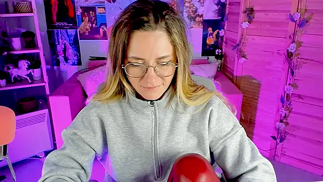 Snapshot of LadyIzabel chatting on January 2025 02:53:02 PM LadyIzabel online show from January 2025 02:53:02 PM