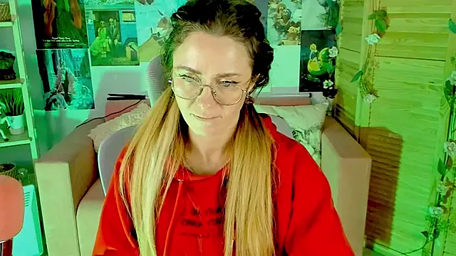 Snapshot of LadyIzabel chatting on January 2025 11:55:01 AM LadyIzabel online show from January 2025 11:55:01 AM