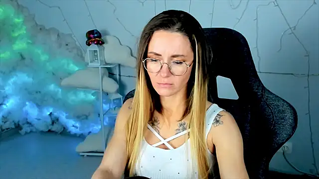 Snapshot of LadyIzabel chatting on February 2025 11:44:02 AM LadyIzabel online show from February 2025 11:44:02 AM