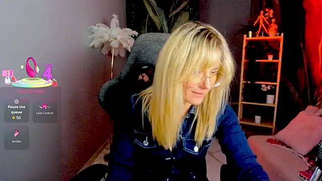 Snapshot of LadyIzabel chatting on April 2026 02:39:02 PM LadyIzabel online show from April 2026 02:39:02 PM