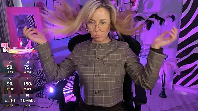 Snapshot of LadyIzabel chatting on April 2026 02:51:02 PM LadyIzabel online show from April 2026 02:51:02 PM