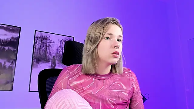 AliceSunday online show from December 2024 02:41:02 PM