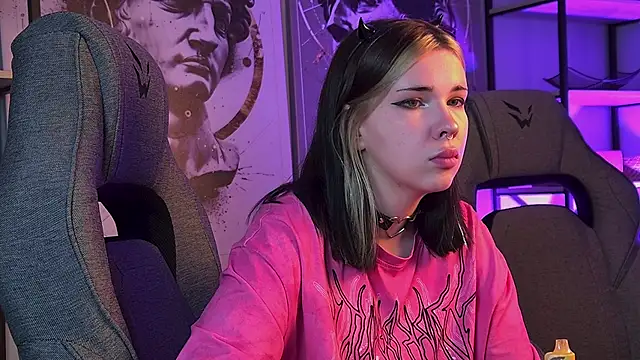 AliceSunday online show from October 2025 08:37:01 AM