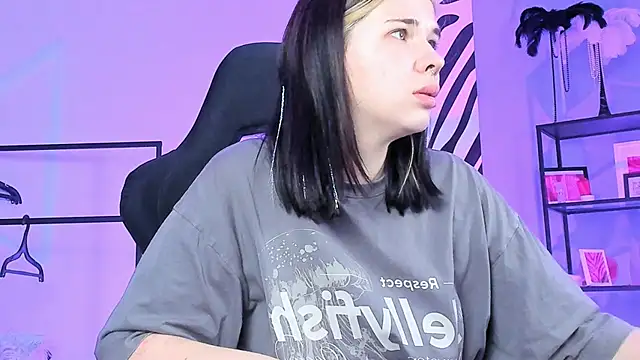 AliceSunday online show from November 2025 02:01:02 AM