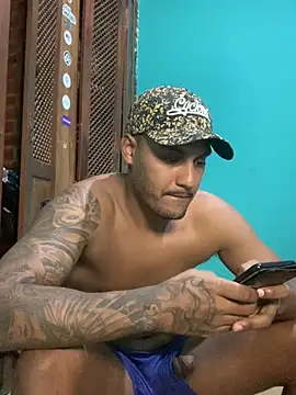 Snapshot of Pinocchiu chatting on February 2025 11:19:02 PM Pinocchiu online show from February 2025 11:19:02 PM