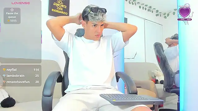 Snapshot of ryan_carter08 chatting on September 2025 02:11:01 AM ryan carter08 online show from September 2025 02:11:01 AM