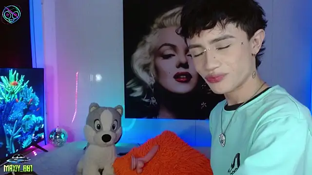 maxiy 001 online show from March 2025 05:29:02 AM