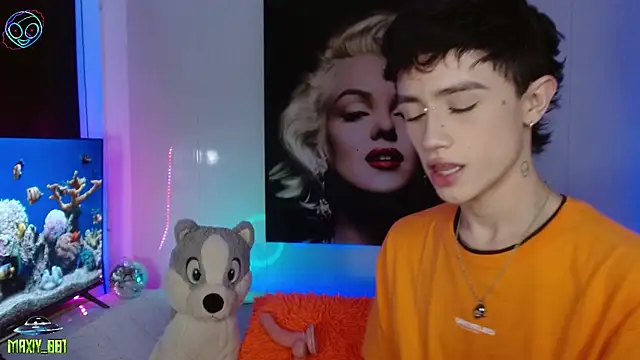 maxiy 001 online show from March 2025 05:54:01 AM