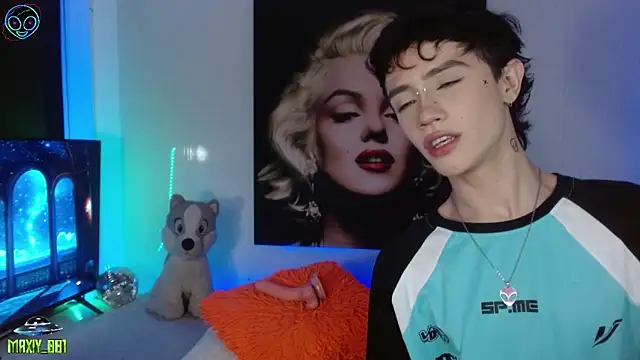 maxiy 001 online show from September 2025 03:52:02 AM