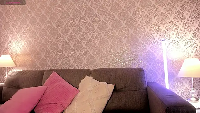 AriRobert  online show from January 2026 12:20:02 PM