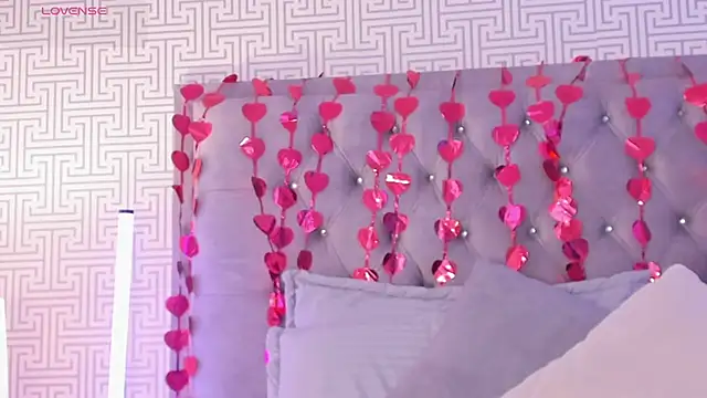 AriRobert  online show from February 2026 12:36:01 PM