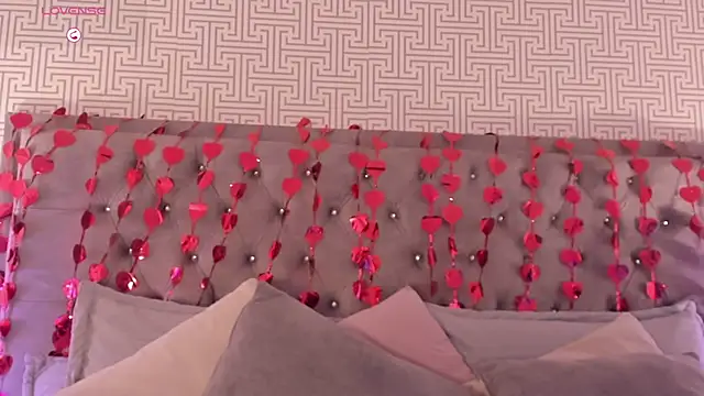 AriRobert  online show from February 2026 01:29:01 PM