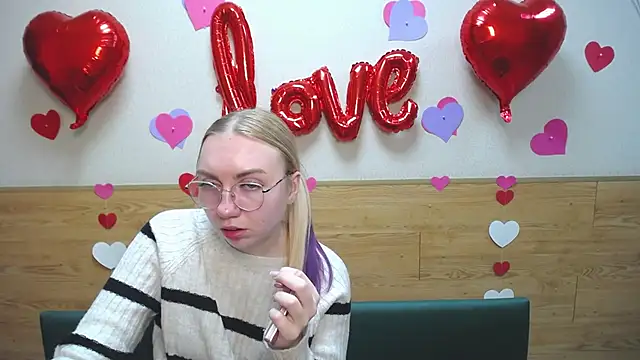 Snapshot of BeatriceFly chatting on January 2025 04:30:02 PM BeatriceFly online show from January 2025 04:30:02 PM