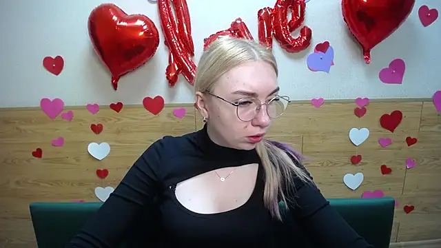 Snapshot of BeatriceFly chatting on March 2025 12:09:02 PM BeatriceFly online show from March 2025 12:09:02 PM