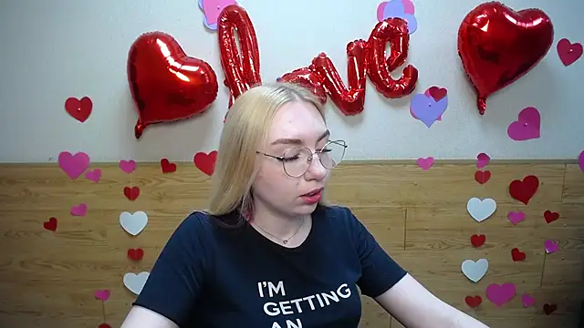 Snapshot of BeatriceFly chatting on March 2025 12:14:02 PM BeatriceFly online show from March 2025 12:14:02 PM