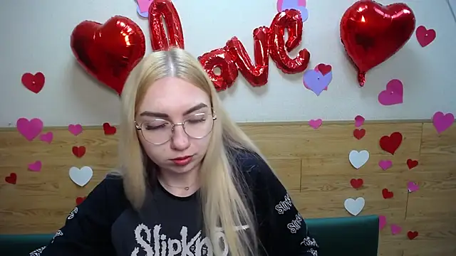 Snapshot of BeatriceFly chatting on March 2025 04:31:02 PM BeatriceFly online show from March 2025 04:31:02 PM