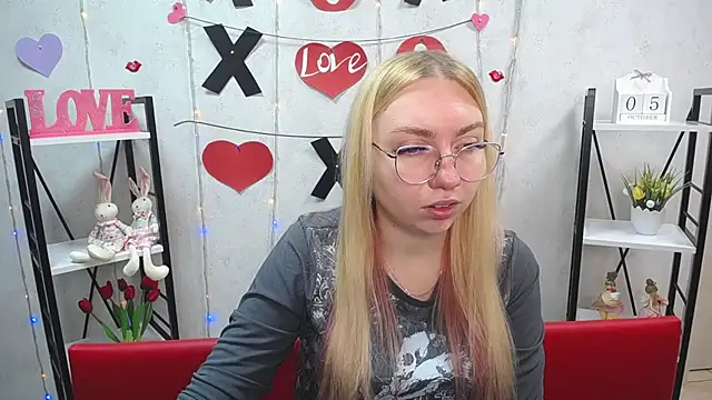 Snapshot of BeatriceFly chatting on October 2025 12:03:02 PM BeatriceFly online show from October 2025 12:03:02 PM