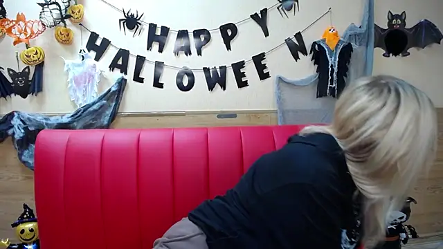 Snapshot of BeatriceFly chatting on October 2025 01:03:02 PM BeatriceFly online show from October 2025 01:03:02 PM