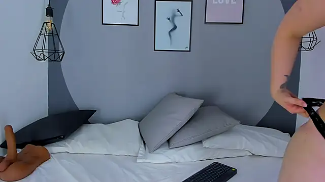 Hanna Moonlight  online show from December 2024 04:40:02 PM