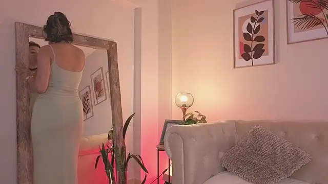 DahianaWalcott online show from April 2026 05:17:01 PM