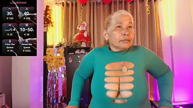 girl amada online show from February 2026 07:43:01 PM