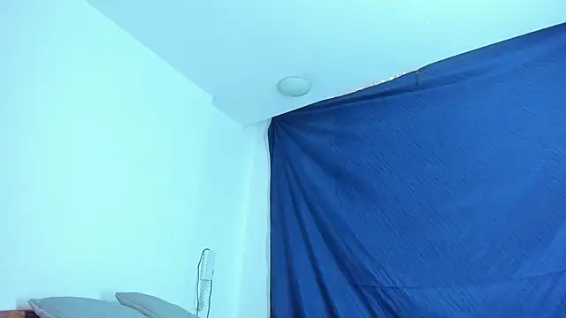 Snapshot of emiily15__ chatting on December 2024 05:54:02 PM emiily15 online show from December 2024 05:54:02 PM