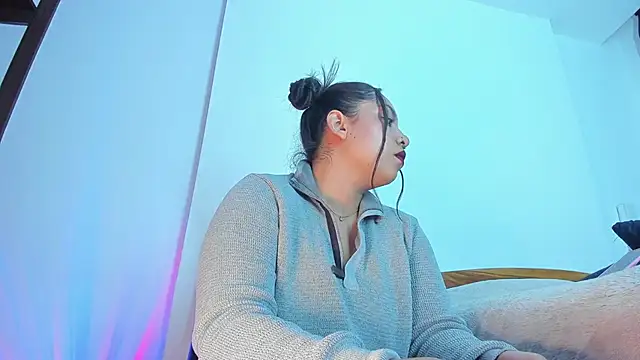 Snapshot of emiily15__ chatting on March 2025 01:04:02 AM emiily15 online show from March 2025 01:04:02 AM