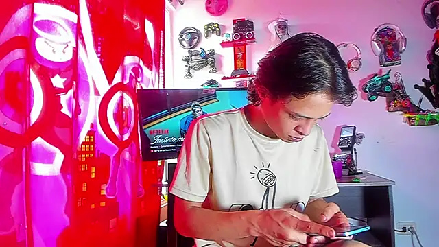 LilOwen  online show from June 2026 06:01:02 PM