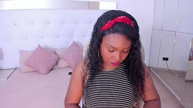 Isla Scott online show from October 2025 11:33:02 AM