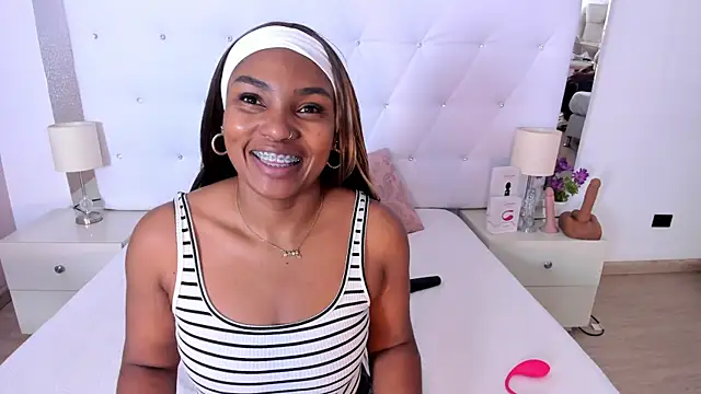 Snapshot of Isla_Scott chatting on November 2025 11:31:02 AM Isla Scott online show from November 2025 11:31:02 AM