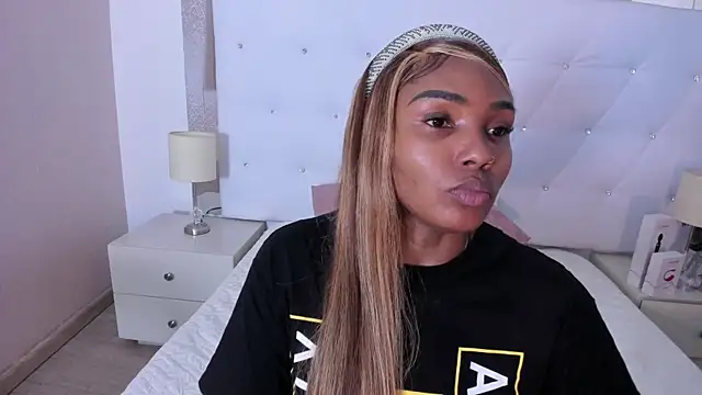 Snapshot of Isla_Scott chatting on November 2025 11:22:01 AM Isla Scott online show from November 2025 11:22:01 AM