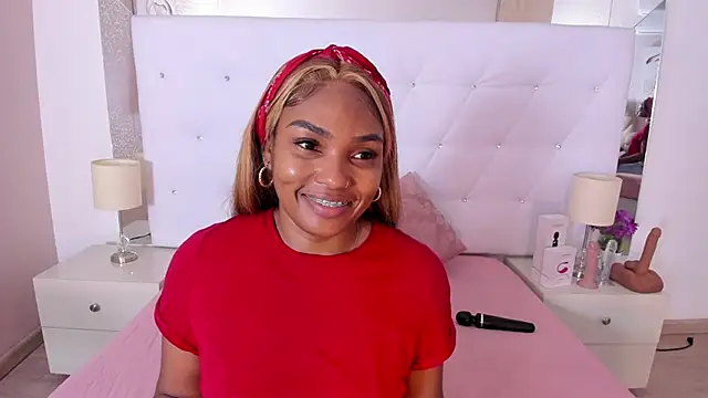 Snapshot of Isla_Scott chatting on November 2025 11:13:01 AM Isla Scott online show from November 2025 11:13:01 AM