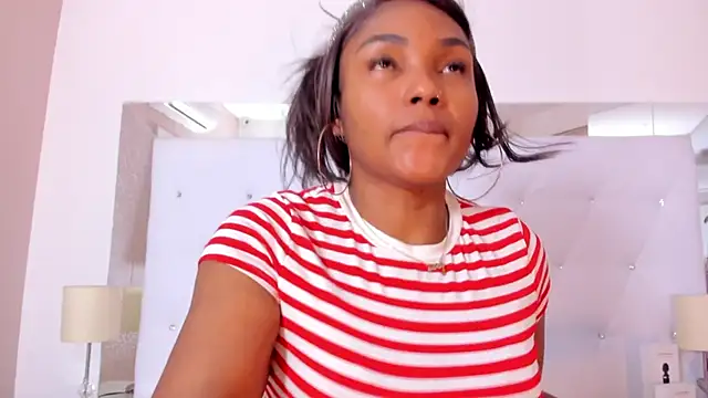 Snapshot of Isla_Scott chatting on December 2025 11:18:01 AM Isla Scott online show from December 2025 11:18:01 AM