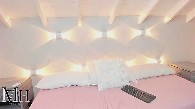 Snapshot of MizzHell chatting on November 2025 12:49:01 PM MizzHell online show from November 2025 12:49:01 PM